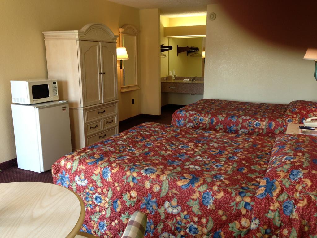 Holiday Terrace Inn - Pigeon Forge Phòng bức ảnh