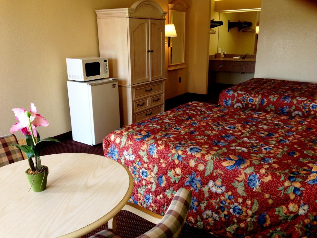 Holiday Terrace Inn - Pigeon Forge Phòng bức ảnh