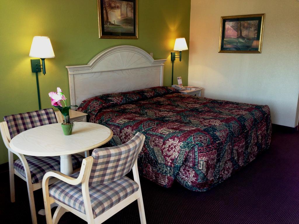 Holiday Terrace Inn - Pigeon Forge Phòng bức ảnh