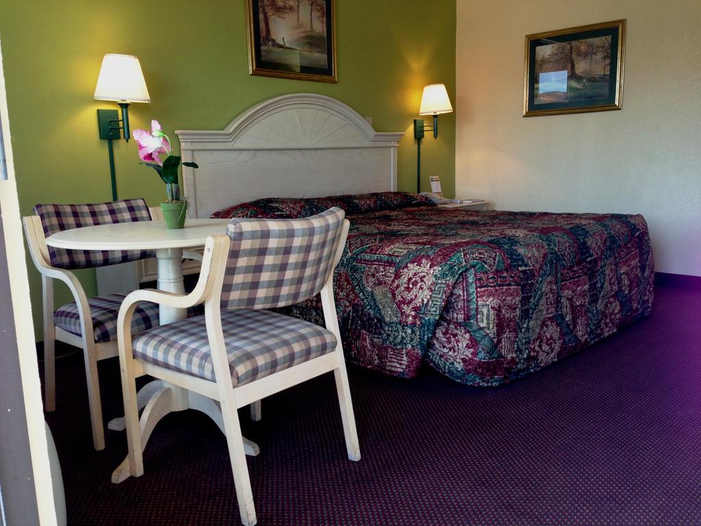 Holiday Terrace Inn - Pigeon Forge Ngoại thất bức ảnh